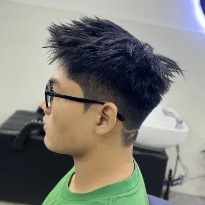 Mẫu tóc nam gọn gàng do Dema Barber hoàn thiện